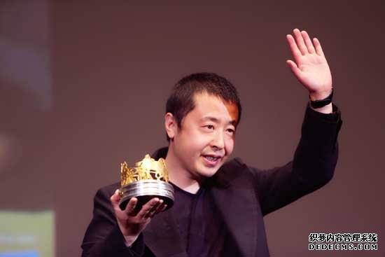 贾樟柯戛纳加冕，获“金马车奖”