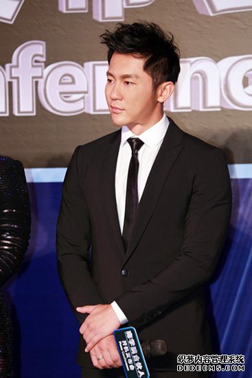 李晨